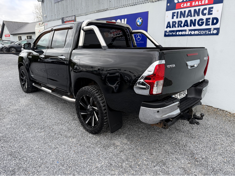 2016 Toyota Hilux - image 8