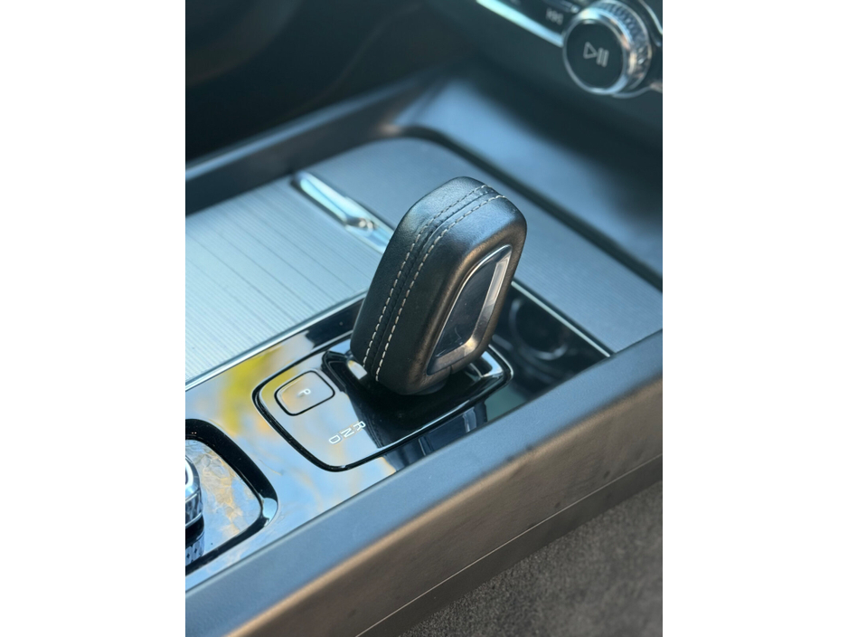 2021 Volvo XC60 - image 18