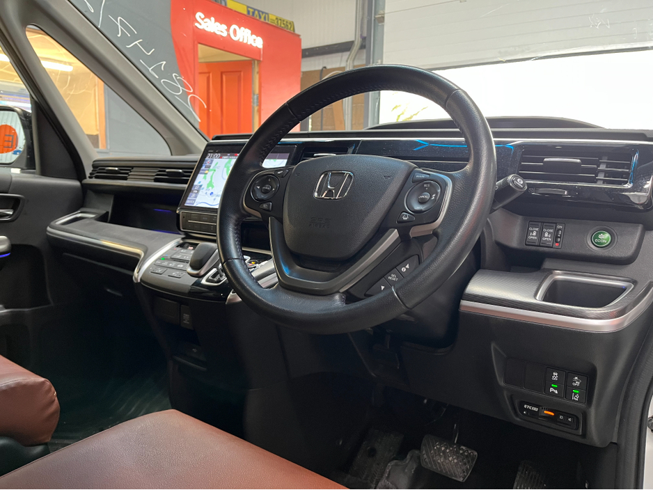 2021 Honda Stepwagon - image 11