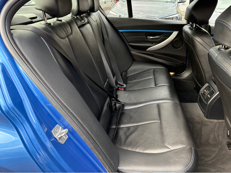 2019 BMW 3 Series - image 19