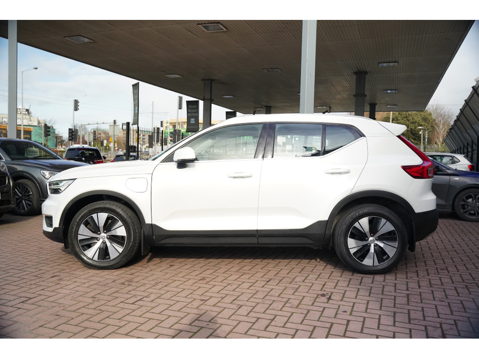 2021 Volvo XC40 - image 7