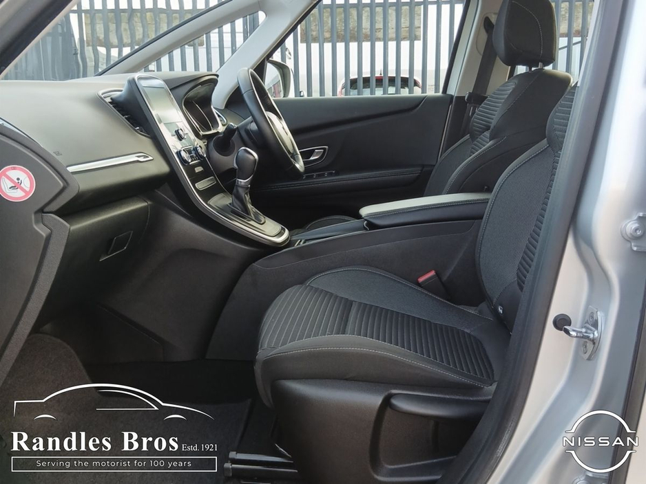 2019 Renault Scenic - image 11