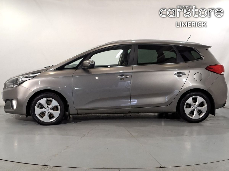 2016 Kia Carens - image 6