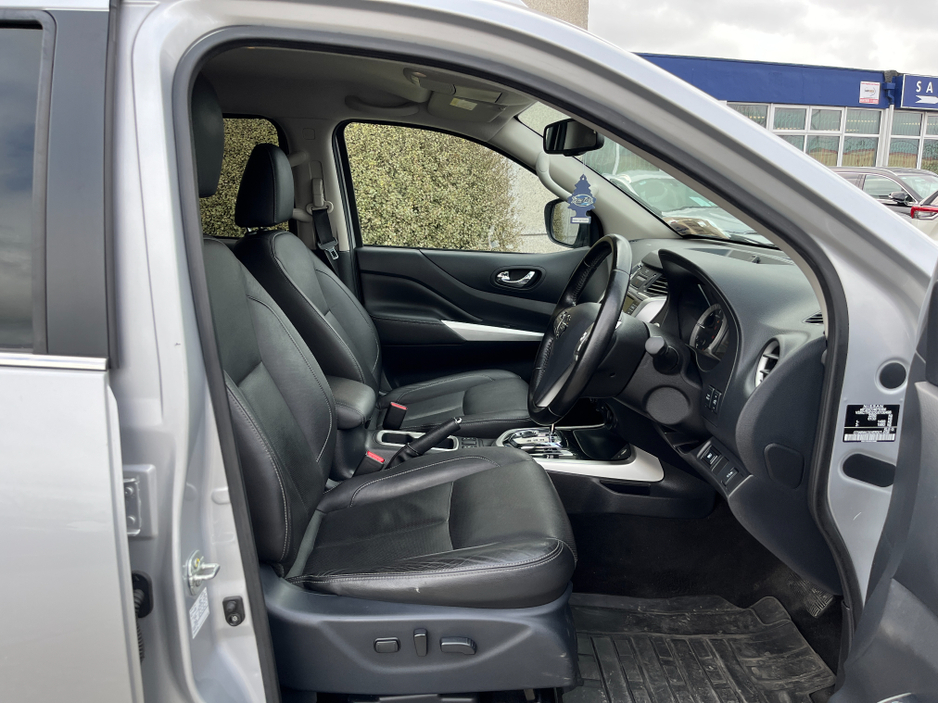 2019 Nissan Navara - image 9