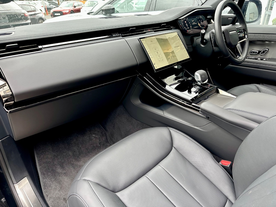 2025 Land Rover Range Rover Sport - image 5