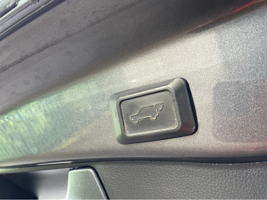 2022 Toyota Rav4 - image 18