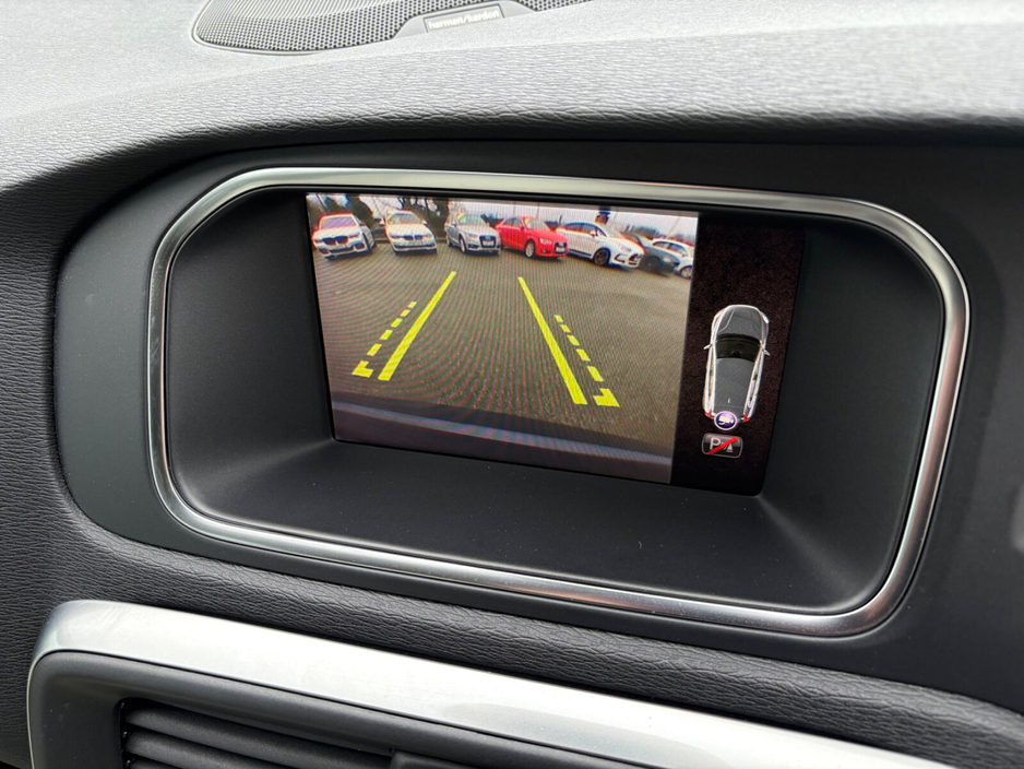 2017 Volvo V40 - image 16