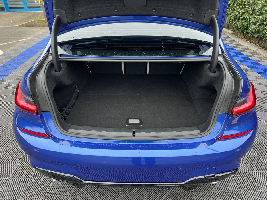 2022 BMW 3 Series - image 13
