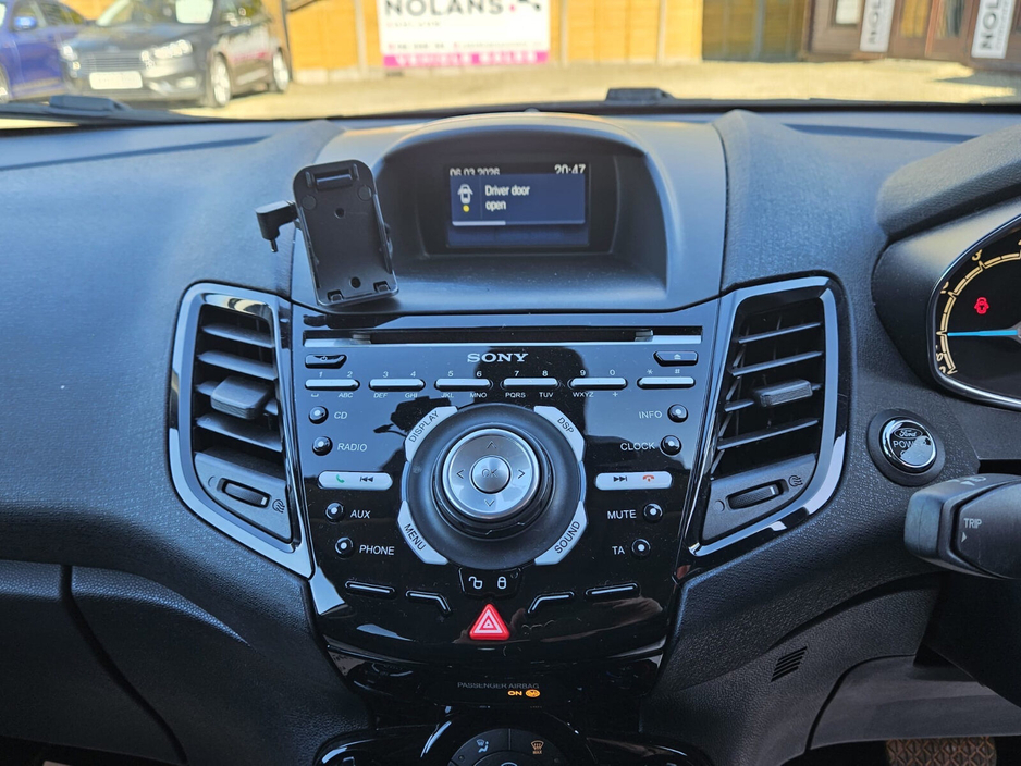 2016 Ford Fiesta - image 26