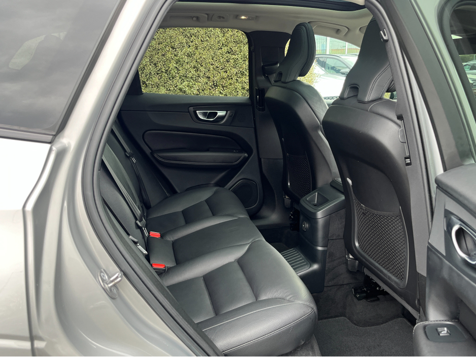 2023 Volvo XC60 - image 10