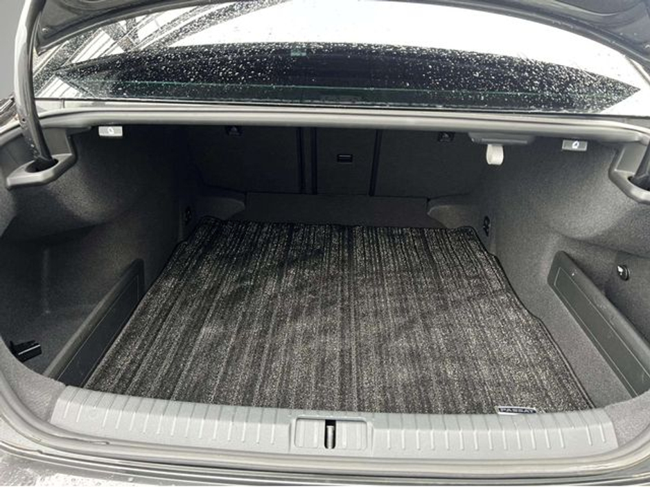 2018 Volkswagen Passat - image 25