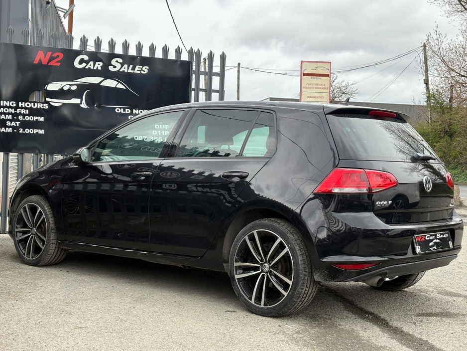 2017 Volkswagen Golf - image 4