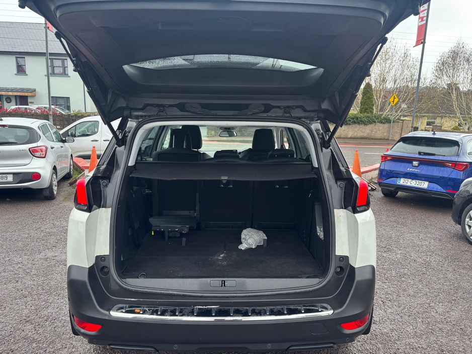 2018 Peugeot 5008 - image 12