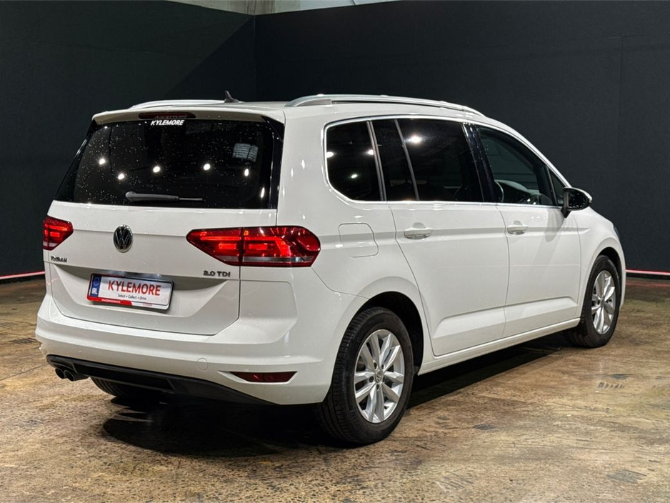 2018 Volkswagen Touran - image 3