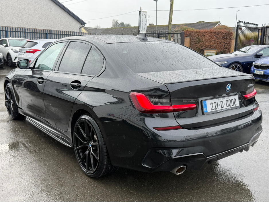 2022 BMW 3 Series - image 6