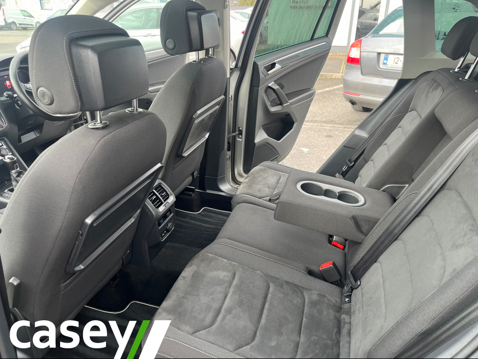 2018 Volkswagen Tiguan - image 15