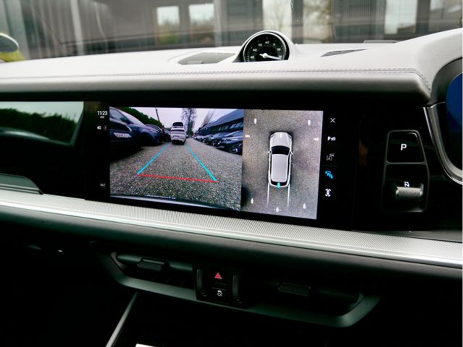 2025 Porsche Cayenne - image 25