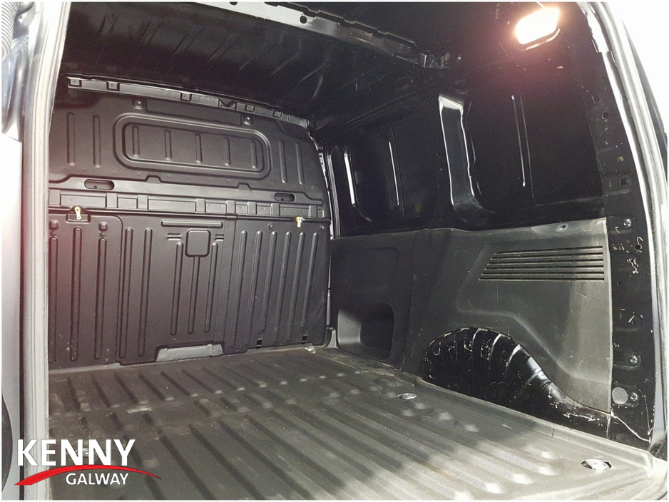 2024 Peugeot Partner - image 27