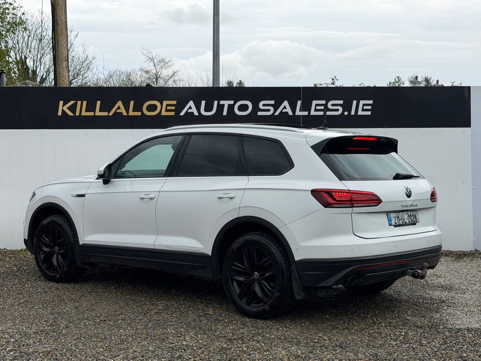 2021 Volkswagen Touareg - image 5