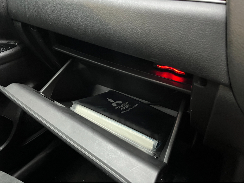 2018 Mitsubishi Outlander - image 18