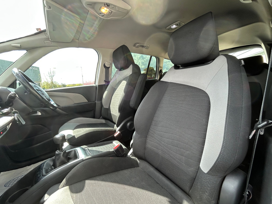 2016 Citroen C4 Picasso - image 9
