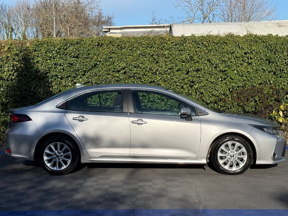 2022 Toyota Corolla LUNA 1.8 HYBRID // SERVICE HISTORY // LANE ASSIST // REVERSE CAMERA €20,900