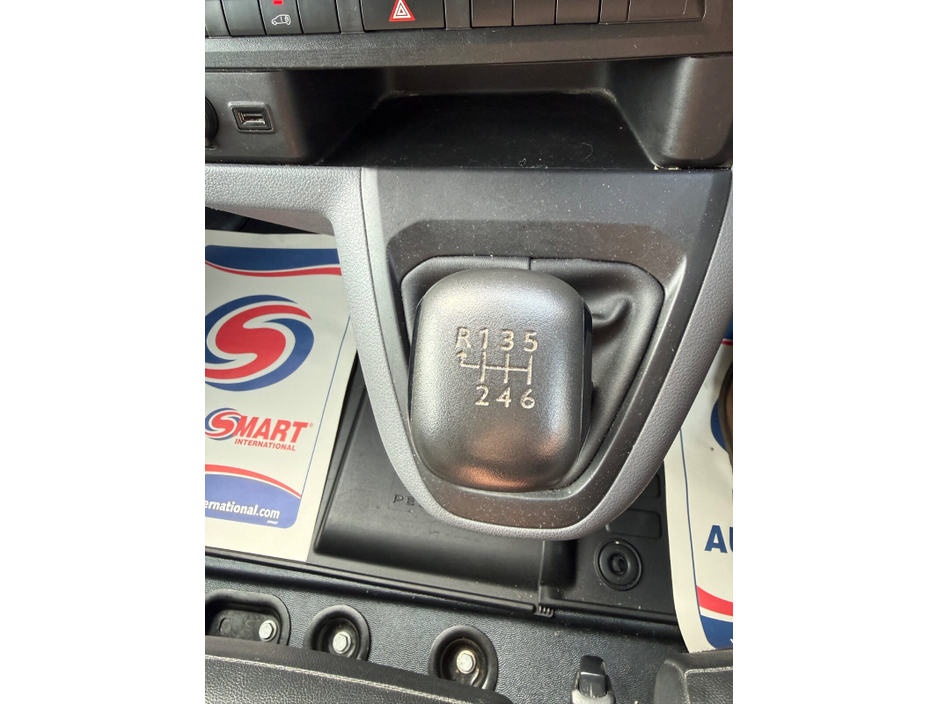 2021 Peugeot Expert - image 15