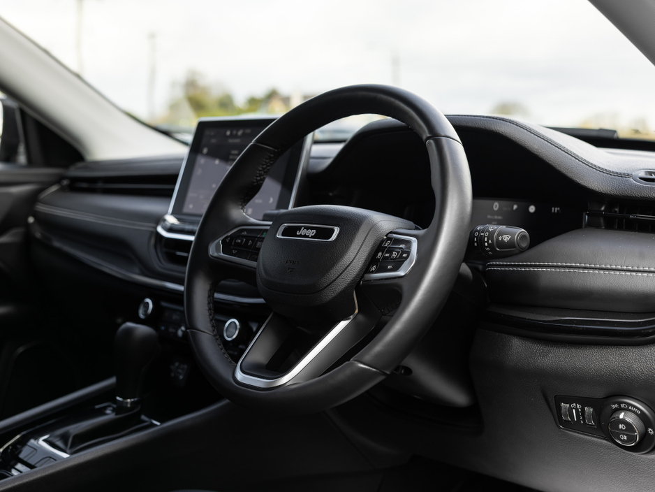 2025 Jeep Compass - image 13