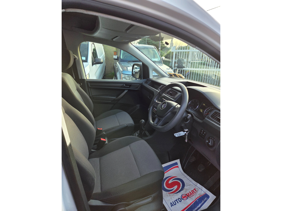 2018 Volkswagen Caddy - image 7