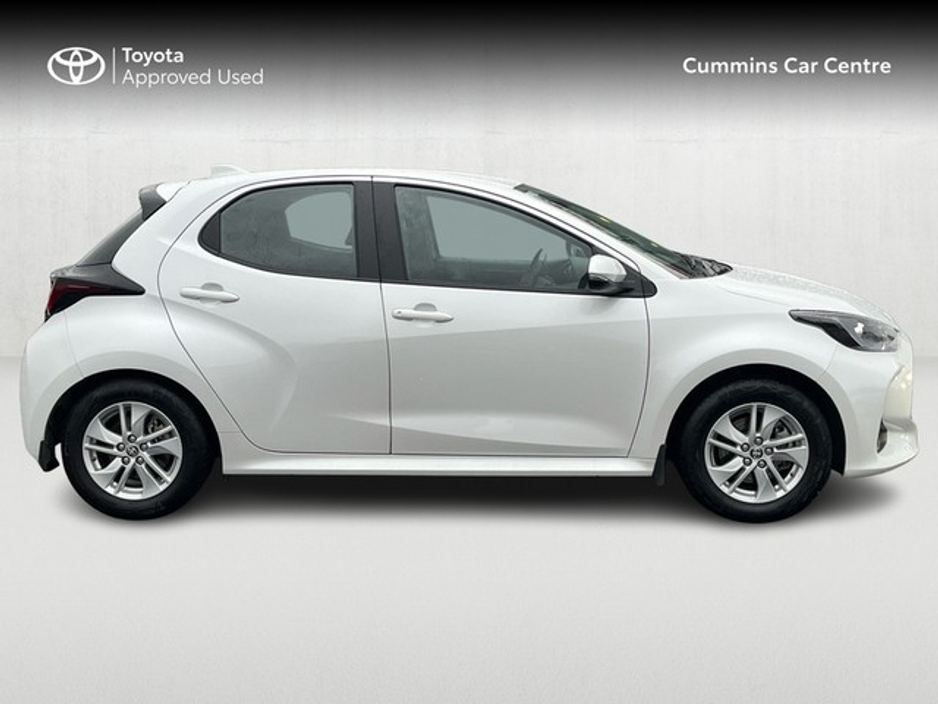 2025 Toyota Yaris - image 3