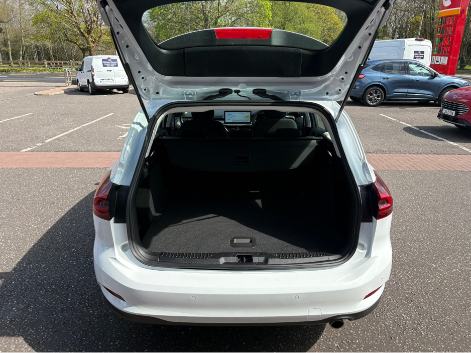 2023 Ford Focus - image 9