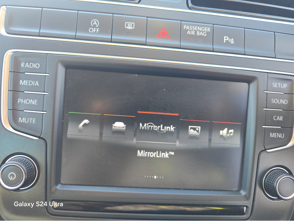 2015 Volkswagen Polo - image 14