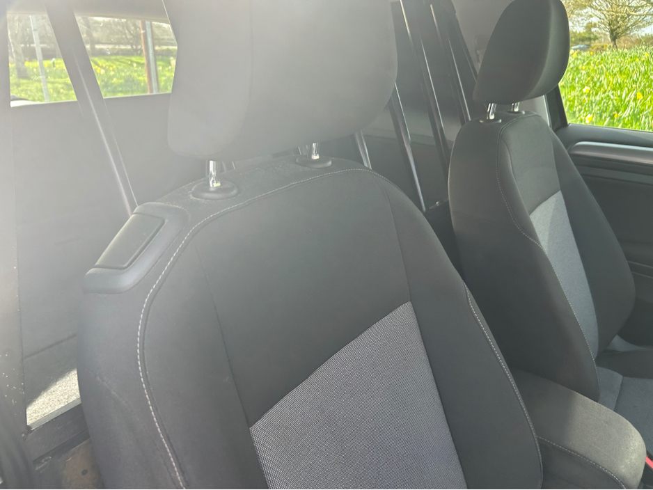 2016 Volkswagen Golf - image 8