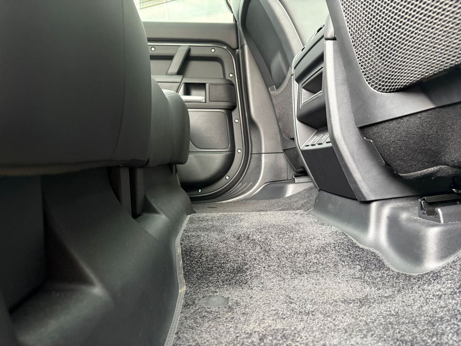 2025 Land Rover Defender - image 28