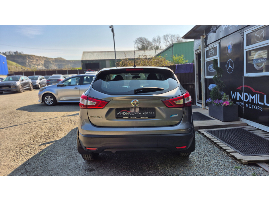 2014 Nissan Qashqai - image 5