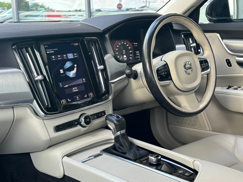 2018 Volvo V90 D4 MOM GT Auto €23,995