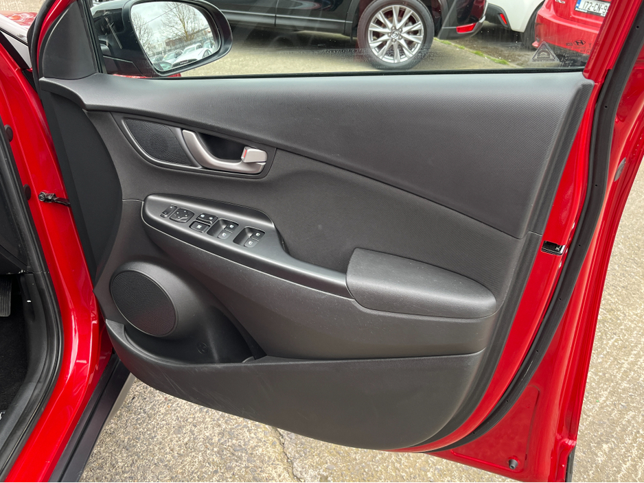 2018 Hyundai Kona - image 12