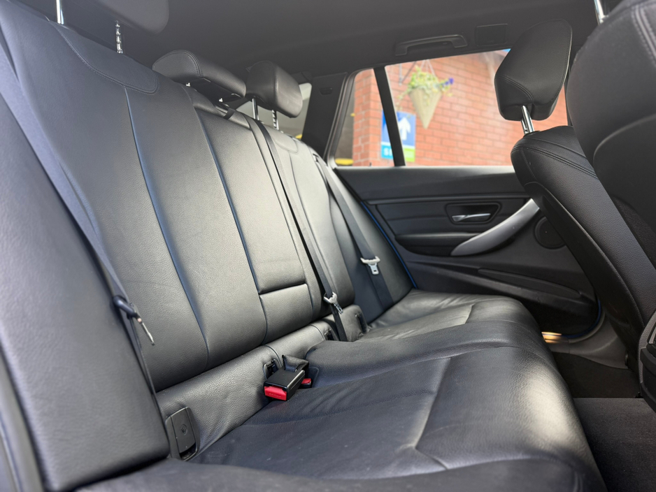 2014 BMW 3 Series - image 17