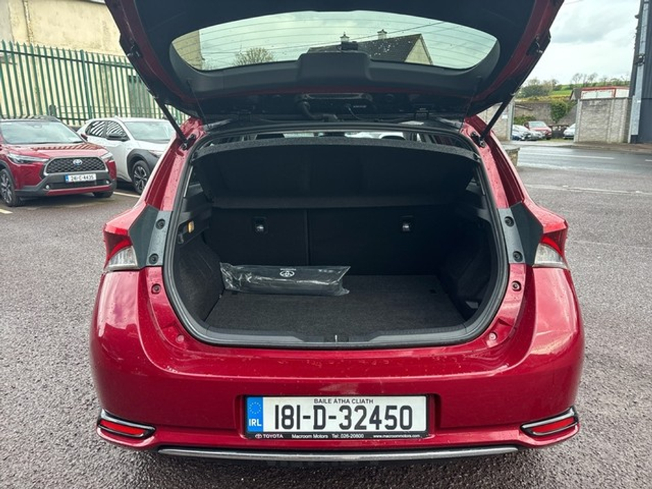 2018 Toyota Auris - image 10