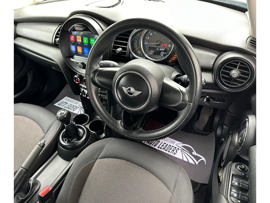 2017 MINI Cooper - image 18