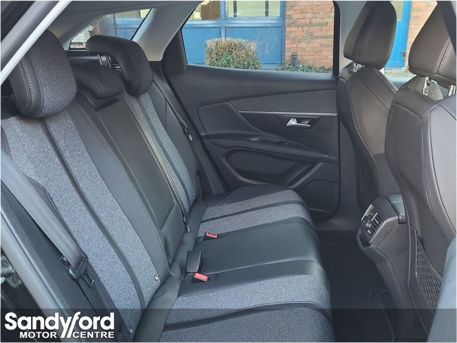 2018 Peugeot 3008 - image 12