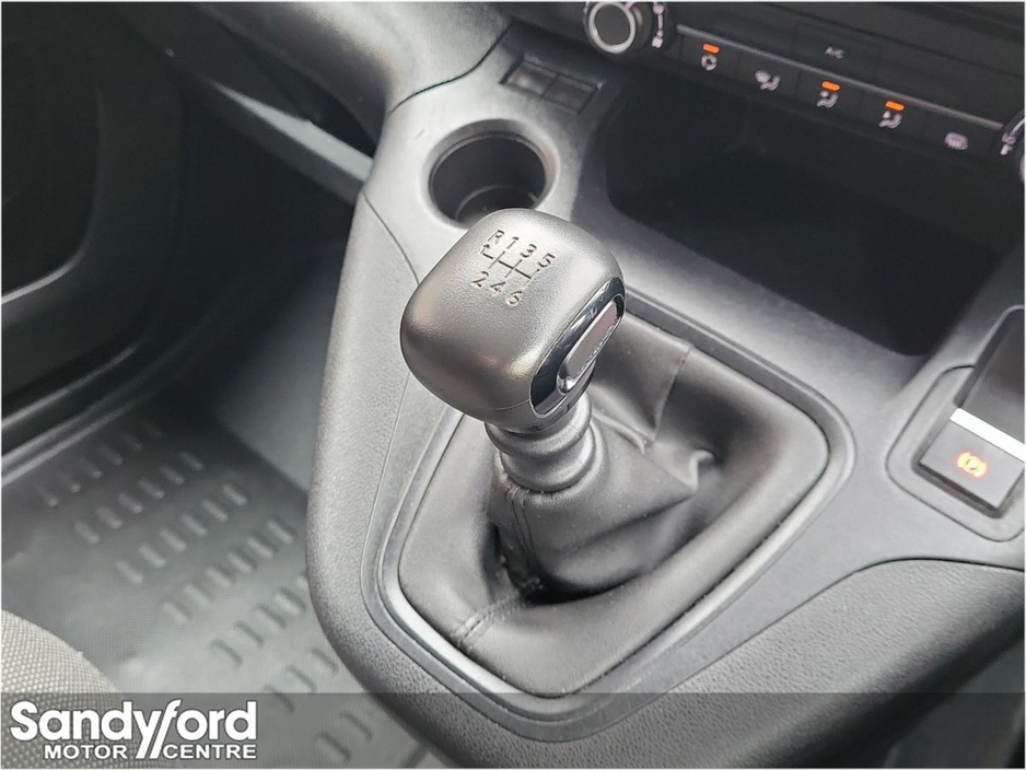 2024 Peugeot Partner PARTNER PRO PLUS1.5 HDI 100 65 €17,845