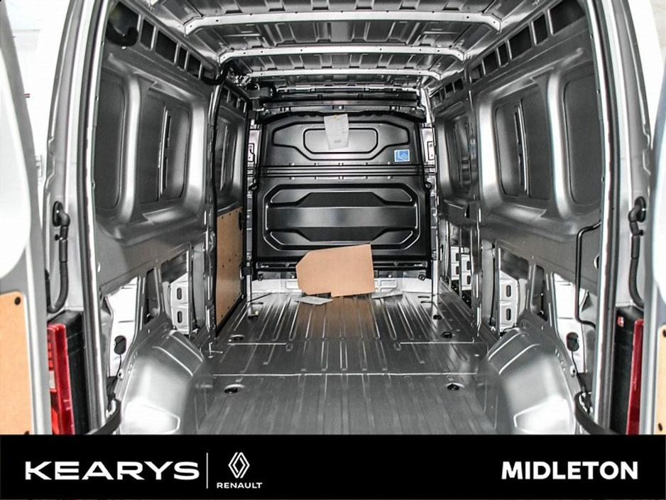 2026 Renault Master - image 9