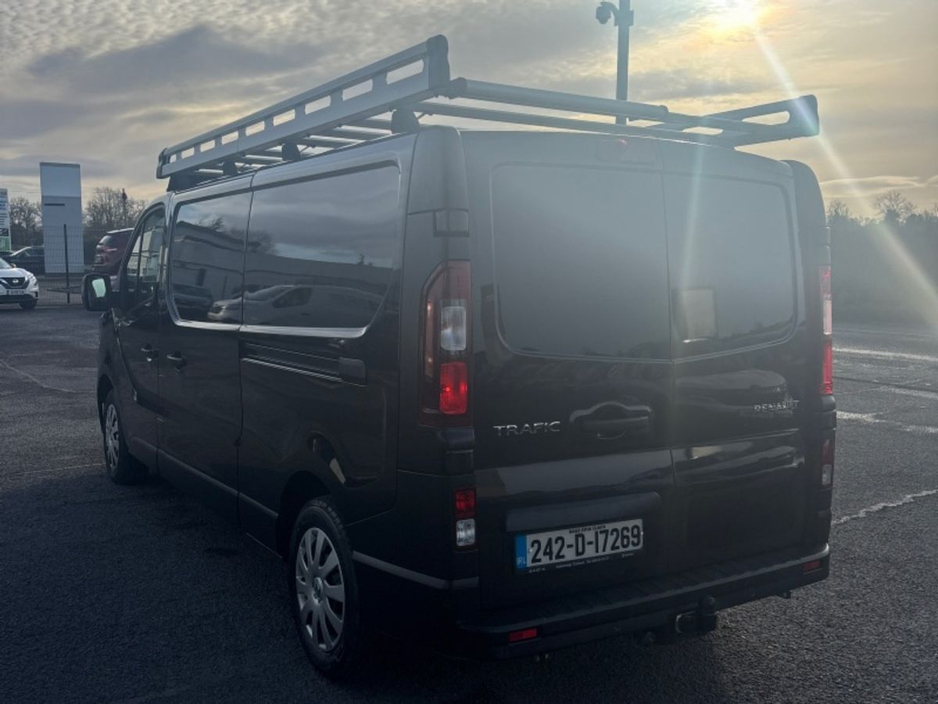 2024 Renault Trafic - image 5