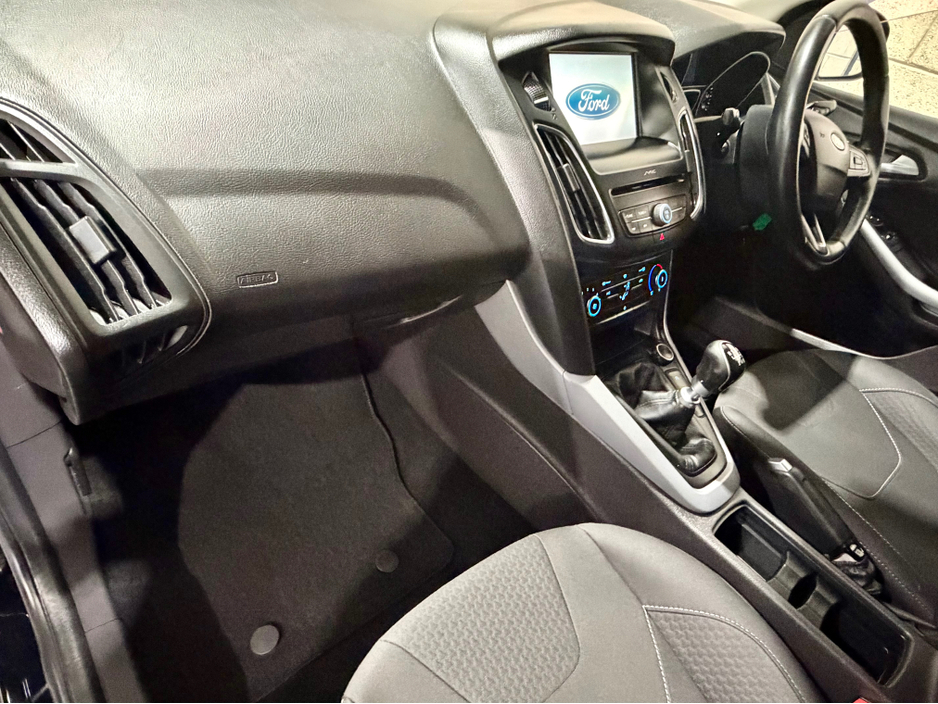 2016 Ford Focus - image 14
