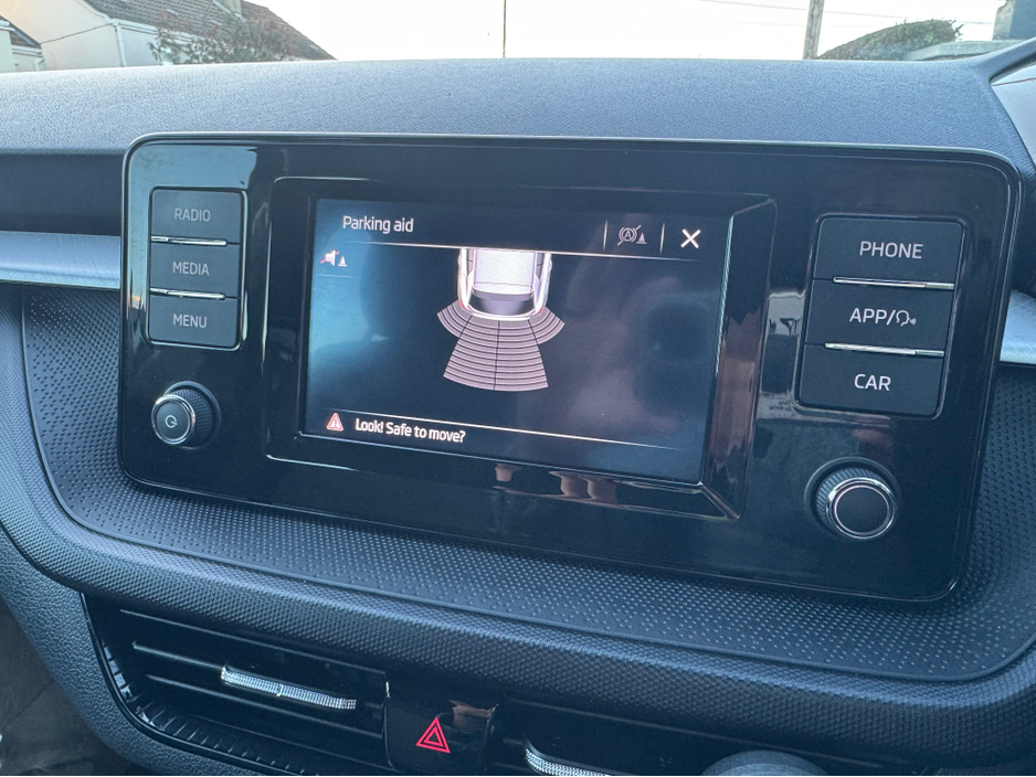 2021 Volkswagen Golf - image 20