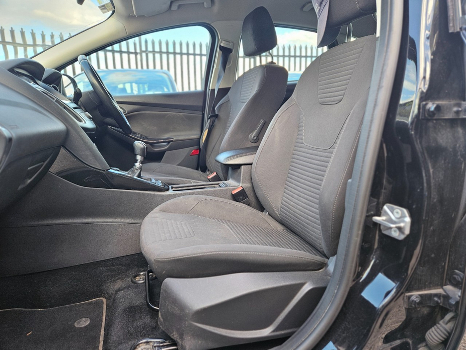 2018 Ford Focus - image 9