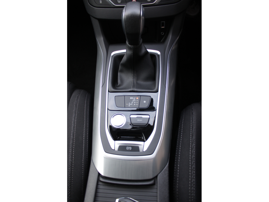 2017 Peugeot 308 - image 14