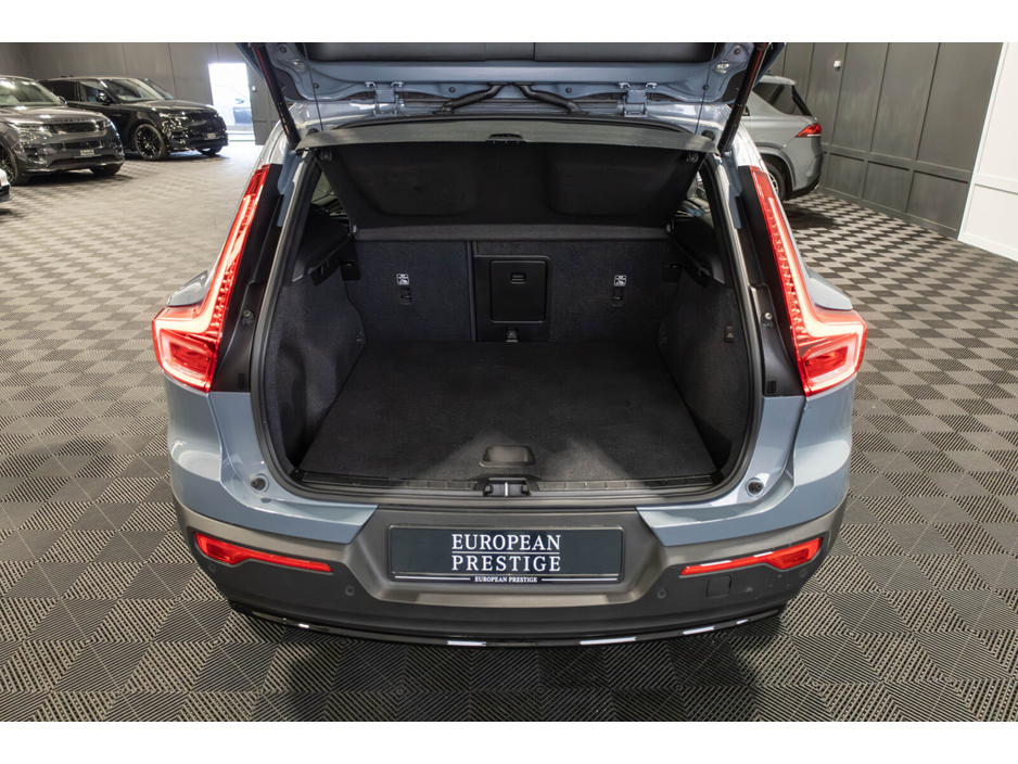 2022 Volvo XC40 - image 13