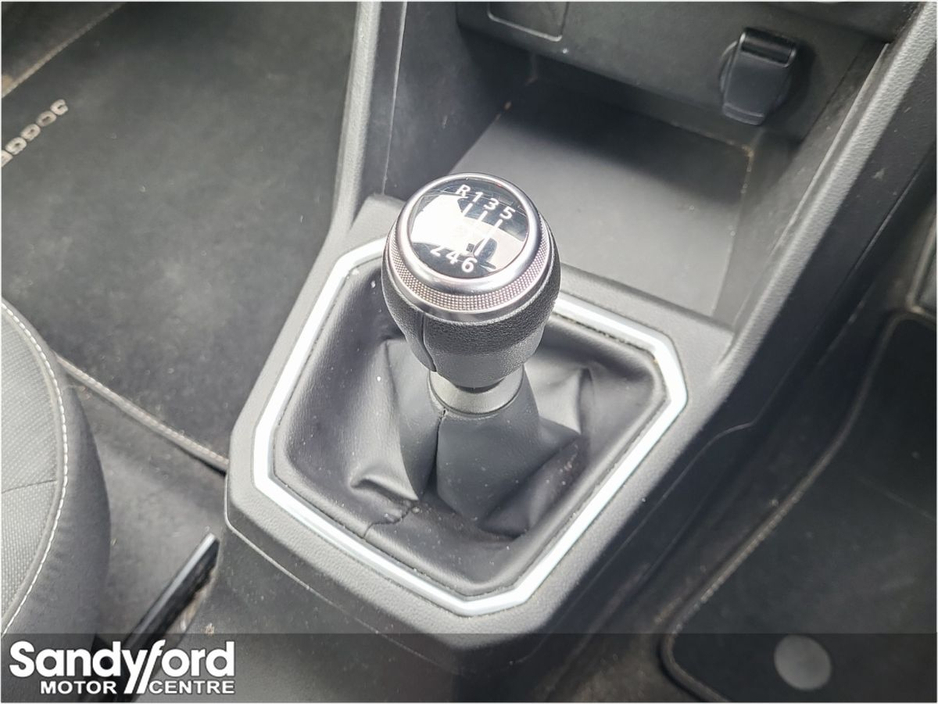 2022 Dacia Jogger - image 23